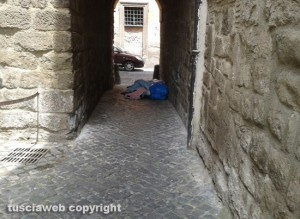 Rifiuti in giro per Viterbo