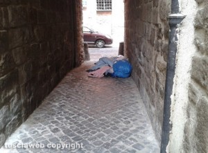 Rifiuti in giro per Viterbo