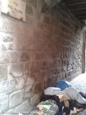 Rifiuti in giro per Viterbo