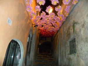 “Fiori alla finestra e cene in cantina”