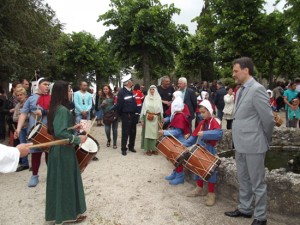 Montefiascone - Il sindaco al minicorteo di arti e mestieri medioevali