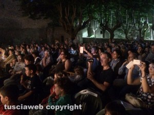 Il pubblico del cortile dell'Abate