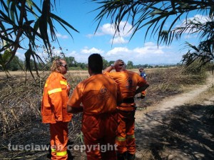 I volontari della protezione civile sul posto
