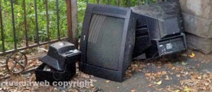 I televisori abbandonati in via di Pratogiardino