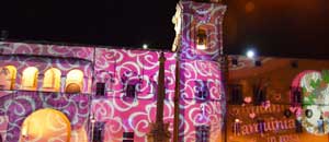 Il palazzo comunale illuminato di Rosa