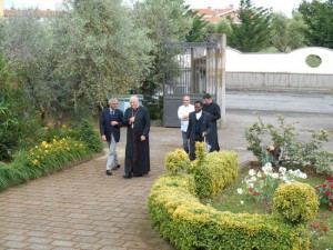 Il vescovo Lino Fumagalli alla Comunità alloggio di Canino