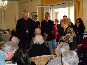 Il vescovo Lino Fumagalli alla Comunità alloggio di Canino