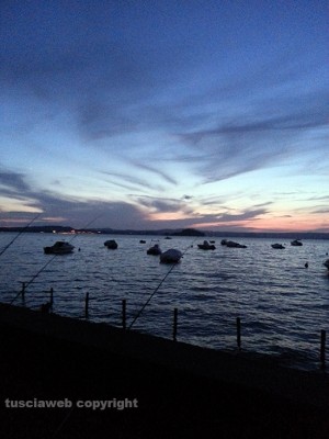 Il lago di Bolsena al tramonto