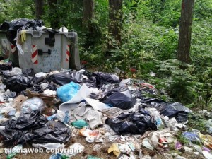 L'immondizia sui Monti Cimini