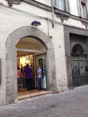 Uno dei rarissimi negozi aperti al Corso