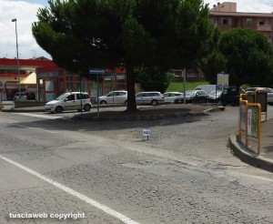 La segnalazione della buca via Castello Vetulonia
