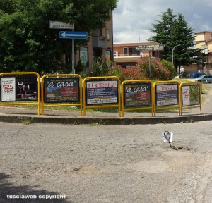 La segnalazione della buca via Castello Vetulonia