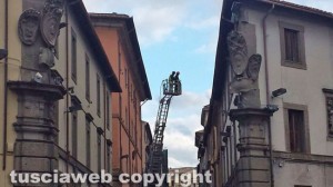 Viterbo - Un intervento dei vigili del fuoco in via Cavour