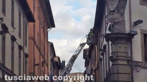 Viterbo - Un intervento dei vigili del fuoco in via Cavour