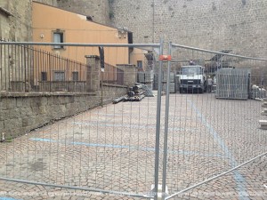 Santa Rosa, l'allestimento del traliccio