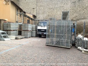 Santa Rosa, l'allestimento del traliccio