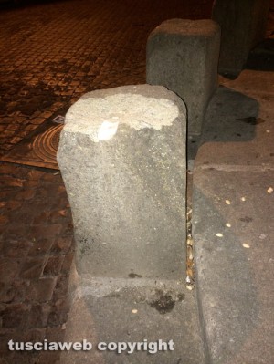Viterbo - Danneggiata e deturpata la fontana di San Faustino