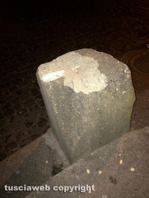 Viterbo - Danneggiata e deturpata la fontana di San Faustino