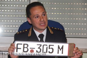 Il vicequestore aggiunto della polstrada Federico Zaccaria illustra i dettagli dell'operazione