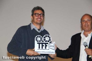 Pif riceve il premio Pipolo sul palco del Tuscia film fest
