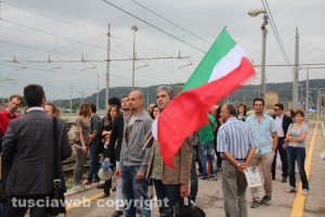 Orte, la protesta dei pendolari in stazione