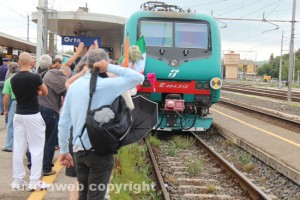 Orte, la protesta dei pendolari in stazione