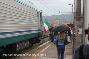 Orte, la protesta dei pendolari in stazione