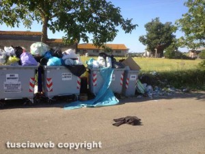 Viterbo - I rifiuti in località Pratoleva