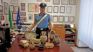 Tarquinia - I vasi etruschi sequestrati dai carabinieri