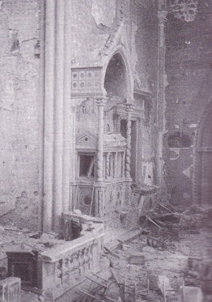 Tomba di papa Adriano V, quasi intatta dopo il bombardamento
