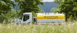Il camion di raccolta degli oli