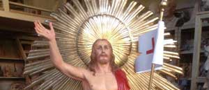 La copia del cristo risorto in vetro resina