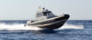L'imbarcazione della finanza per i soccorsi in mare
