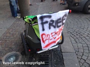 La manifestazione per la Palestina a piazza del Comune