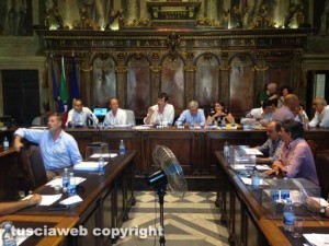 Viterbo - Il consiglio comunale sul bilancio