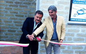 Enrico Panunzi al taglio del nastro dell'ambulatorio a Piansano