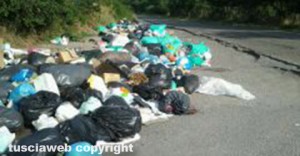 Discarica tra Bagnaia e Montefiascone