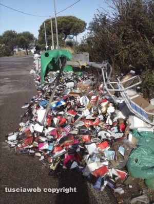 Monterazzano - I rifiuti nell'isola ecologica