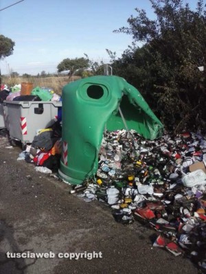 Monterazzano - I rifiuti nell'isola ecologica