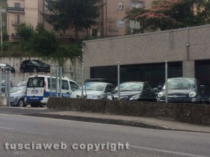 La polizia locale alla concessionaria di Elio Marchetti