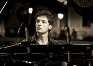 Il pianista Enrico Zanisi