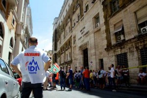 La protesta dei lavoratori del gruppo Idi