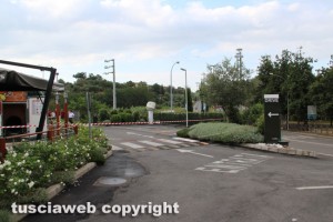 La voragine nell'area auto del McDonald di Valle Faul