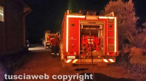 Capannone in fiamme nella zona interna alla Commenda - Intervento dei vigili del fuoco