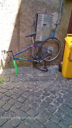 La bicicletta senza più una ruota