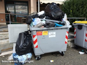 I secchioni in via Pacinotti 
