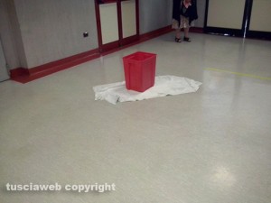 Acqua dal soffitto del pronto soccorso di Belcolle