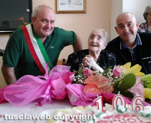 Carolina Allegrini col sindaco di Farnese Massimo Biagini