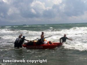<p>Pescia Romana - I kiter soccorsi