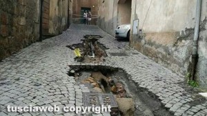 Maltempo - Tuscania - I sampietrini divelti